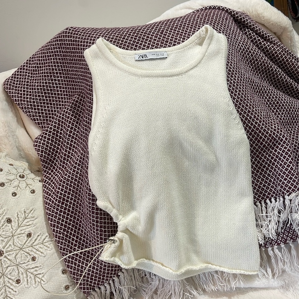 •Zara cut out knit top• •oyster white• •medium•